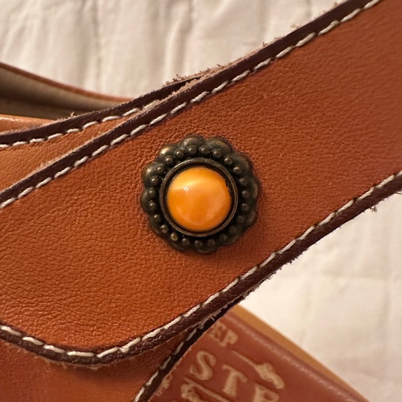 Mary Jane pumps in a hand-painted tan/brown leather - Picture 3 of 8